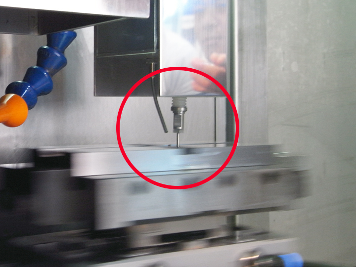 Dimension measurement of a workpiece on the surface grinder